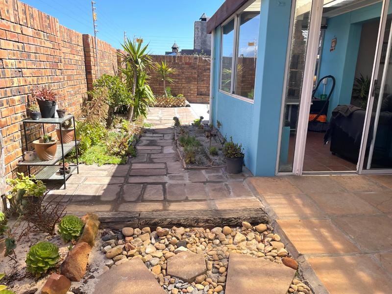 To Let 2 Bedroom Property for Rent in Costa Da Gama Western Cape